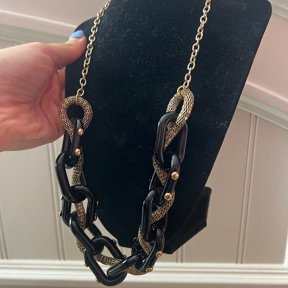 Elegant Black and Gold Chain Necklace NWT - Picture 3 of 6